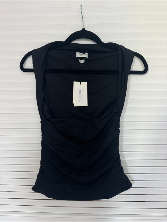 Aritzia Tops - Aritzia Original Contour Flourish Top NWT
